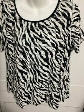 Notations Black and White Zebra Print Short Sleeve Top size 1X